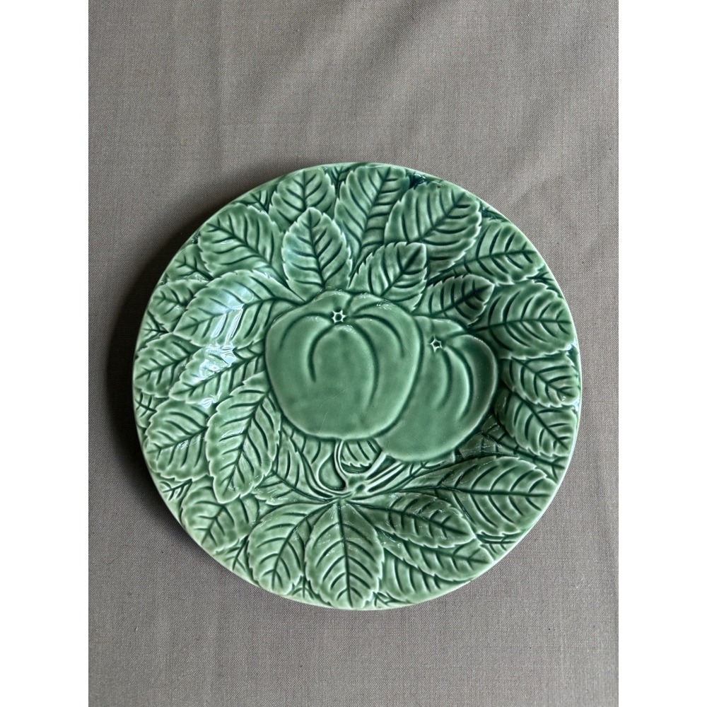 Bordallo Pinheiro Green Apple Leaf 7 7/8 Plate Portugal Majolica Jay Willfred